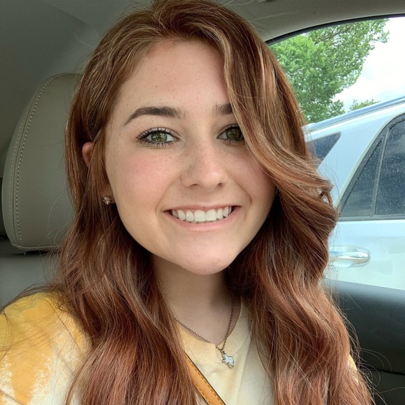 Meet your Posher, Shelbs!🌵💗 - Picture 2 of 8